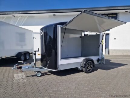 Geschlossener Kofferanhänger Cheval Liberté Roadster 300 mit Seitentür, Seitenklappe, Leichtmetallfelgen, Mehrzweckbox, geeignet für Sport, Freizeit, Events und Werkstatt